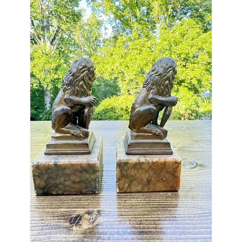 Vintage Lion Bookends Stone Base Heraldic Shield Old World Decor‎